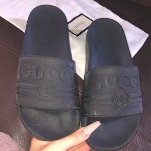 GUCCI SLIDES